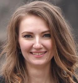 Frau Roxana Pavel