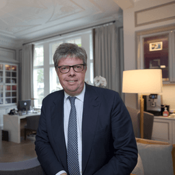 Professor Christopher Nutting