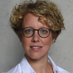 Dr. Christine Benter